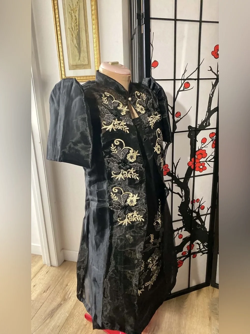 The Unbranded Brand elegant black